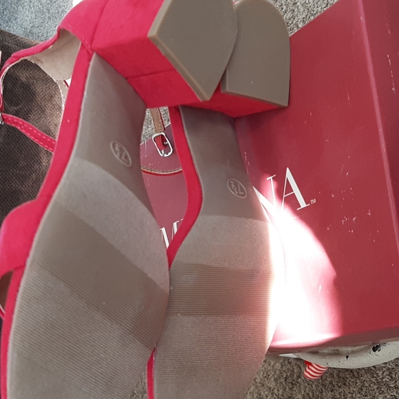 Fuschia Merona sandals - Picture 7 of 7